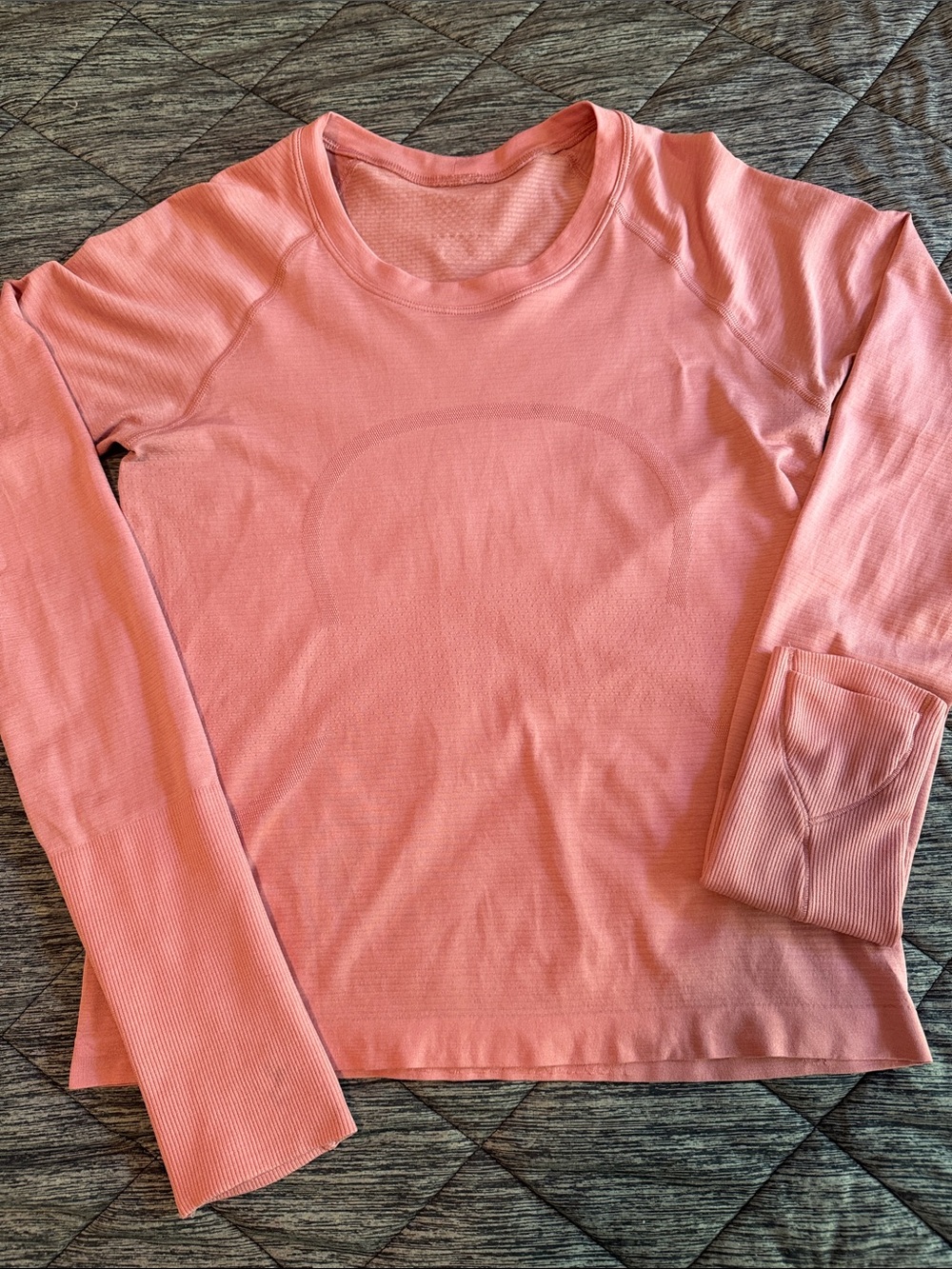 lululemon athletica Long Sleeve Size in Coral-ish Pink